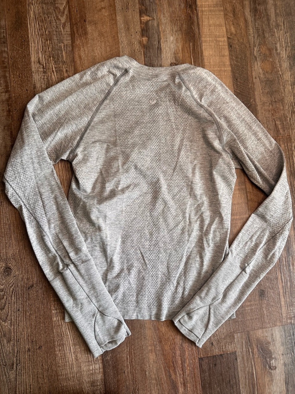 Lululemon grey long sleeve swiftly tech - Picture 2 of 4